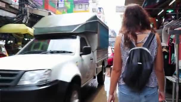 Bangkok Tailandia Mai 2018 Turistas Caminando Través Atasco Tráfico Pesado — Vídeos de Stock
