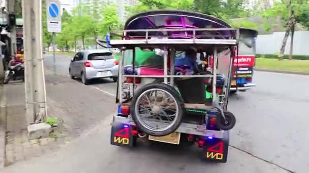 Bangkok Tajlandia Maj 2018 Typowy Kolorowe Tuk Tuks Taksówki Jazdy — Wideo stockowe