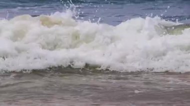 Nai Thon Naithon Sahili körfezi turkuaz berrak su Phuket Tayland.