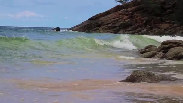 Bahía Nai Thon Naithon Beach Agua Clara Turquesa Phuket Tailandia — Vídeo de stock