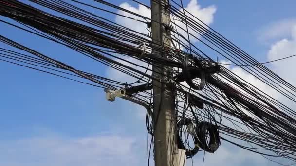 Absolute Kabel Chaos Thaise Power Pole Thailand Blauwe Lucht — Stockvideo