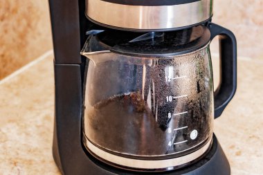 Meksika 'dan sade kahve makinesi, temiz mutfakta krema arkaplanı..