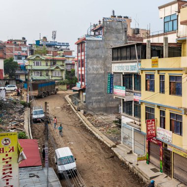 Katmandu Nepal 21. Mai 2018 Sinamangal, Katmandu, Nepal 'de kirli ve tozlu bir sokak ve bölge.