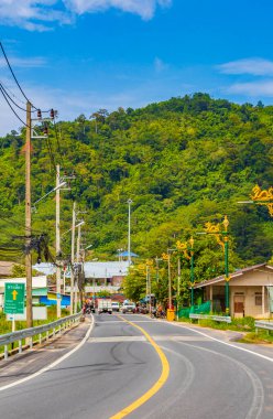 Phuket Tayland 10. Ekim 2018 Thalang Phuket Tayland 'da hayat arabaları, yolları ve manzarayı barındırır..