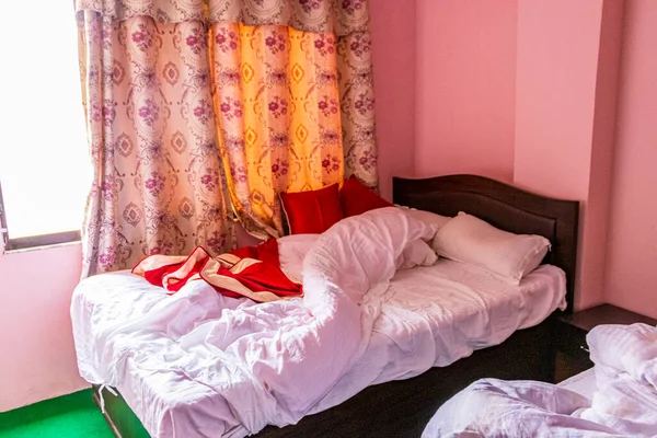 Camera Albergo Rosa Con Comodo Letto Sinamangal Kathmandu Nepal — Foto Stock