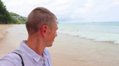 Dünya turisti FARANG Nai Thon Naithon Plajı Phuket Tayland.