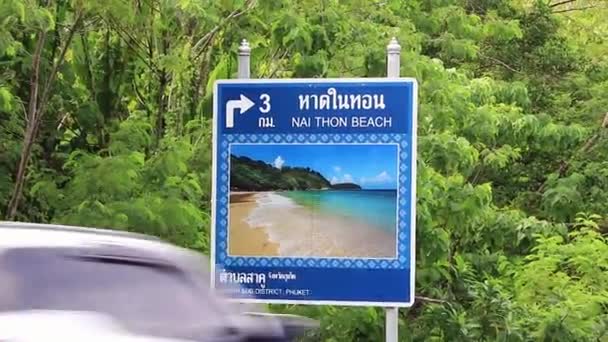 Phuket Tailandia Octubre 2018 Bienvenido Nai Thon Naithon Beach Señal — Vídeos de Stock