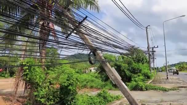 Strömstolpe Vält Med Absolut Kabelkaos Phuket Thailand — Stockvideo