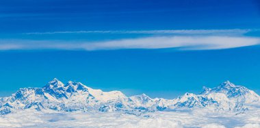 Himalayalar 'daki Everest Dağı. 8848 metre yüksekliğinde. Dünyanın en yüksek dağı. Yedi Zirve.