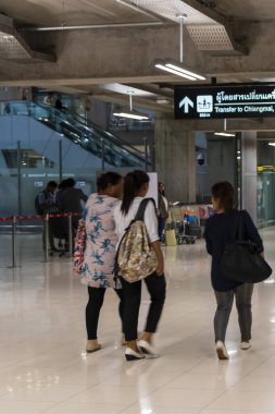 Bangkok Thailand 21. Mai 2018 Corridors and passengers Bangkok Suvarnabhumi Airport Amphoe Bang Phli, Thailand. clipart