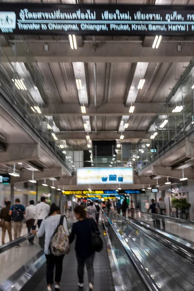 Бангкок Таиланд Коридоры Пассажиры Mai 2018 Bangkok Suvarnabhumi Airport Amphoe — стоковое фото