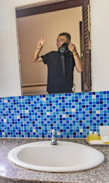 Man Camera Mirror Hotel Bathroom Phuket Thailand — Stock Photo, Image