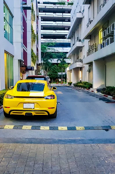 Bangkok Thaïlande Mai 2018 Voiture Sport Jaune Garée Huai Khwang — Photo