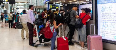 Bangkok Tayland 21. Mai 2018 Wi Wlan hazırlık kartı alan insanlar Bangkok Suvarnabhumi Havaalanı Amphoe Bang Phli, Tayland.