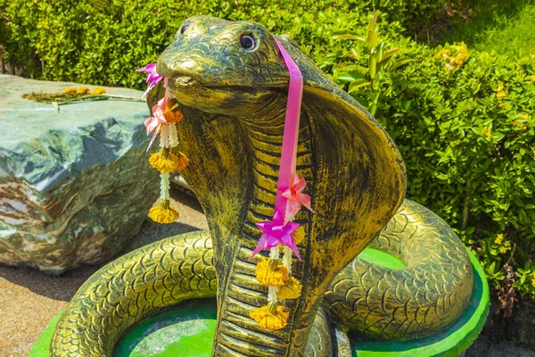 Πράσινο Αγάλματα Φίδι Στο Καταπληκτικό Πολύχρωμο Wat Don Mueang Phra — Φωτογραφία Αρχείου
