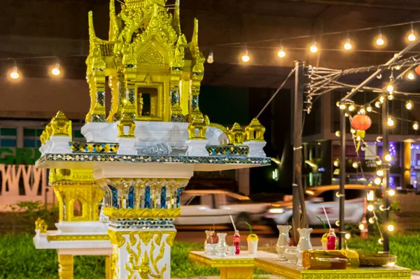 Santuario Sacro Giallo Dorato Mercato Notturno Tailandese Huai Khwang Bangkok — Foto Stock