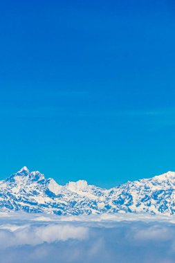 Himalayalar 'daki Everest Dağı. 8848 metre yüksekliğinde. Dünyanın en yüksek dağı. Yedi Zirve.
