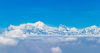 Himalayalar 'daki Everest Dağı. 8848 metre yüksekliğinde. Dünyanın en yüksek dağı. Yedi Zirve.