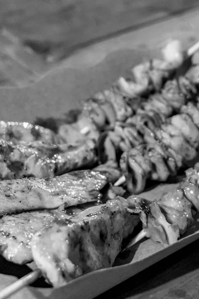 Brochetas Pollo Cerdo Mercado Nocturno Tailandés Comida Callejera Bangkok Tailandia — Foto de Stock