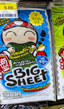 Bangkok Tayland 21. Mai 2018 Tayland Büyük Çarşaf yosun balığı ve Tayland 'daki süpermarketten hazır atıştırmalık ürünleri..