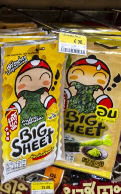 Bangkok Tayland 21. Mai 2018 Tayland Büyük Çarşaf yosun balığı ve Tayland 'daki süpermarketten hazır atıştırmalık ürünleri..