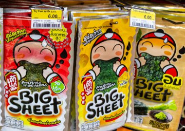 Bangkok Tayland 21. Mai 2018 Tayland Büyük Çarşaf yosun balığı ve Tayland 'daki süpermarketten hazır atıştırmalık ürünleri..