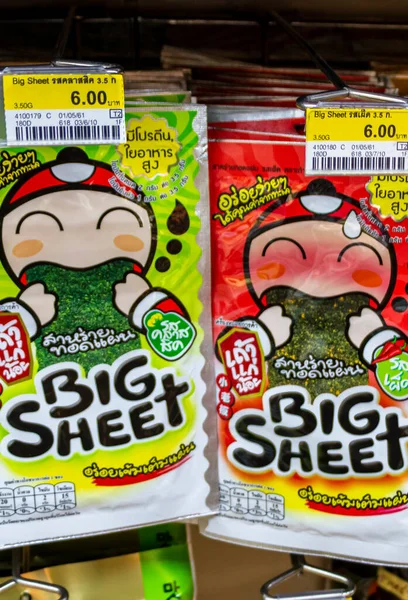 Bangkok Tayland 21. Mai 2018 Tayland Büyük Çarşaf yosun balığı ve Tayland 'daki süpermarketten hazır atıştırmalık ürünleri..