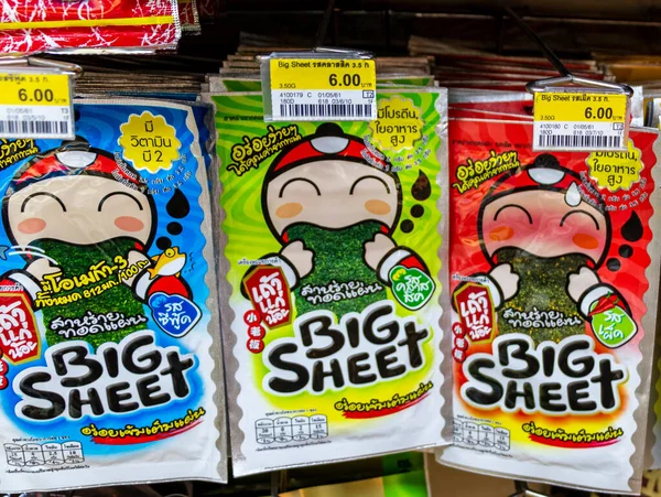 Bangkok Tayland 21. Mai 2018 Tayland Büyük Çarşaf yosun balığı ve Tayland 'daki süpermarketten hazır atıştırmalık ürünleri..