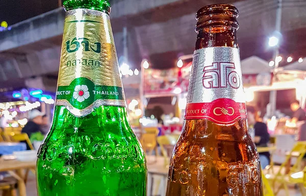 Bangkok Tailandia Mai 2018 Chang Leo Cerveza Tailandesa Mercado Nocturno —  Fotos de Stock