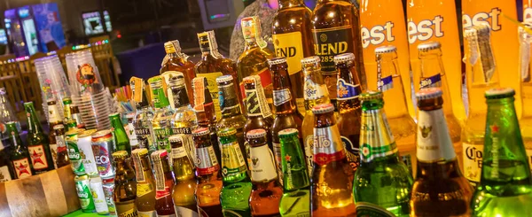 Bangkok Tajlandia Mai 2018 Chang Singha Leo Piwo Tajski Nocny — Zdjęcie stockowe