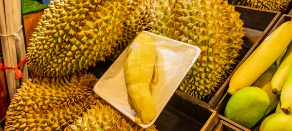 Śmierdzące Świeże Duże Kłujące Owoce Duriana Tajski Nocny Rynek Uliczny — Zdjęcie stockowe