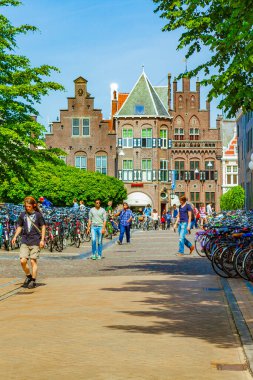 Groningen Hollanda 18. Haziran 2013 Cityscape Panorama binaları bisiklet trafiği Groningen Hollanda Hollanda