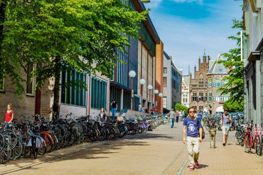 Groningen Hollanda 18. Haziran 2013 Cityscape Panorama binaları bisiklet trafiği Groningen Hollanda Hollanda