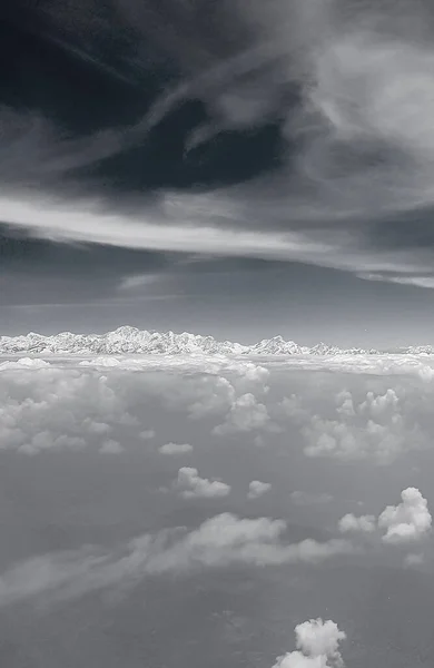 喜马拉雅山珠穆朗玛峰的黑白照片 8848米高世界上最高的山七次首脑会议 — 图库照片
