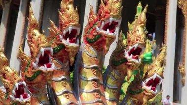 Ejderhalar Don Mueang Phra Arramluang Budist tapınağı Bangkok Tayland.