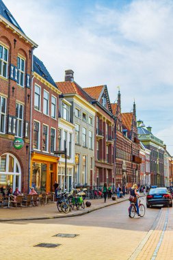 Groningen Hollanda 18. Haziran 2013 Cityscape Panorama binaları bisiklet trafiği Groningen Hollanda Hollanda