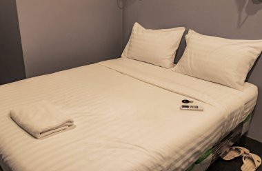 Don Mueang Bangkok Tayland 'daki siyah beyaz Tayland otel odası..