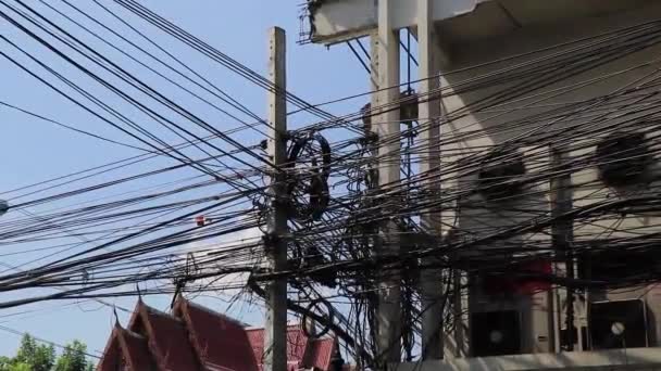 泰国曼谷泰国电线杆上绝对的电缆混乱 — 图库视频影像