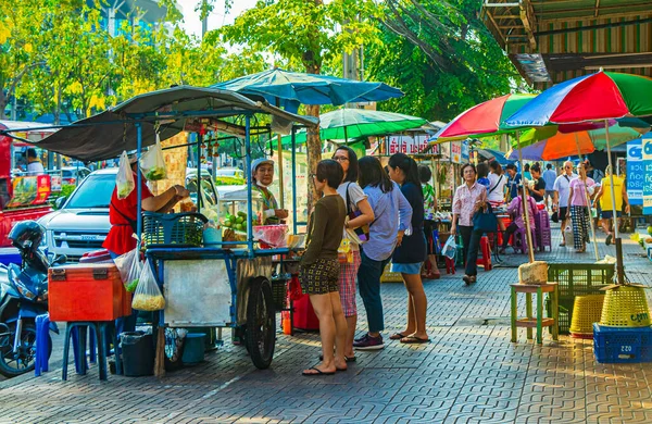 Bangkok Thailand January 2020 Buy Street Food Thai Food Market — Stock Photo, Image