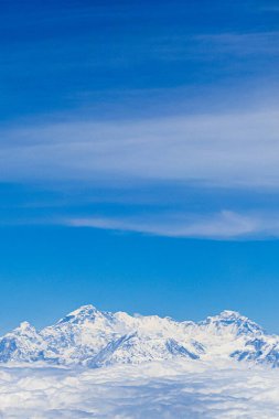 Himalayalar 'daki Everest Dağı. 8848 metre yüksekliğinde. Dünyanın en yüksek dağı. Yedi Zirve.