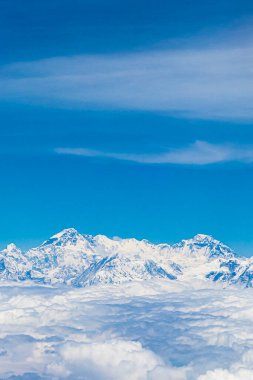 Himalayalar 'daki Everest Dağı. 8848 metre yüksekliğinde. Dünyanın en yüksek dağı. Yedi Zirve.