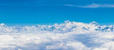 Himalayalar 'daki Everest Dağı. 8848 metre yüksekliğinde. Dünyanın en yüksek dağı. Yedi Zirve.