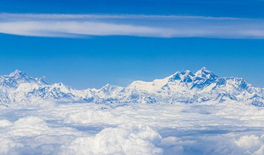 Himalayalar 'daki Everest Dağı. 8848 metre yüksekliğinde. Dünyanın en yüksek dağı. Yedi Zirve.