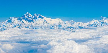 Himalayalar 'daki Everest Dağı. 8848 metre yüksekliğinde. Dünyanın en yüksek dağı. Yedi Zirve.