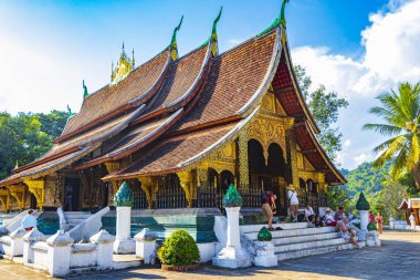 Luang Prabang Laos 18 numara. Kasım 2018 Wat Xieng Thong Budist tapınağı Luang Prabang Laos 'un en iyi tapınakları..