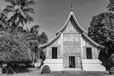 Altın Şehir Luang Prabang Laos 'un Budist Budist tapınağı Wat Xieng' in siyah ve beyaz resmi..