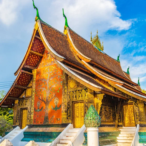 Wat Xieng Thong Budddhist Temple Golden City Best Temples Luang — стоковое фото