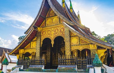 Wat Xieng Thong Budist tapınağı Luang Prabang Laos 'un en iyi tapınakları.
