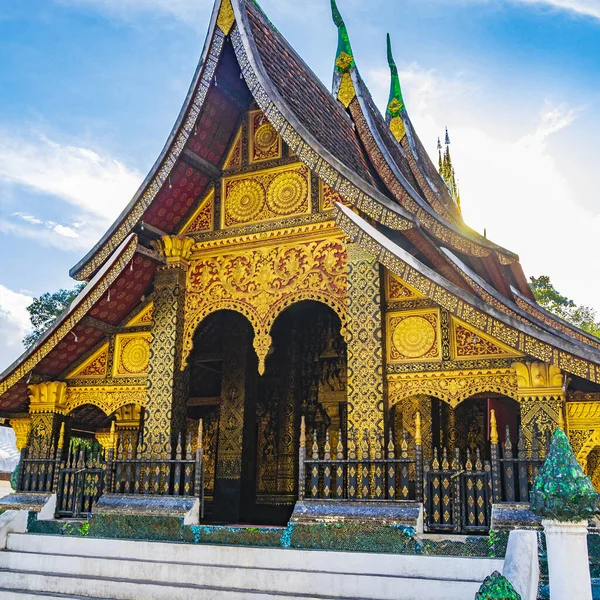 Wat Xieng Thong Budist tapınağı Luang Prabang Laos 'un en iyi tapınakları.