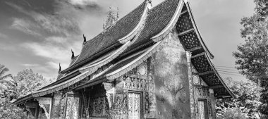 Altın Şehir Luang Prabang Laos 'un Budist Budist tapınağı Wat Xieng' in siyah ve beyaz resmi..